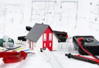 Maison miniature et electricite