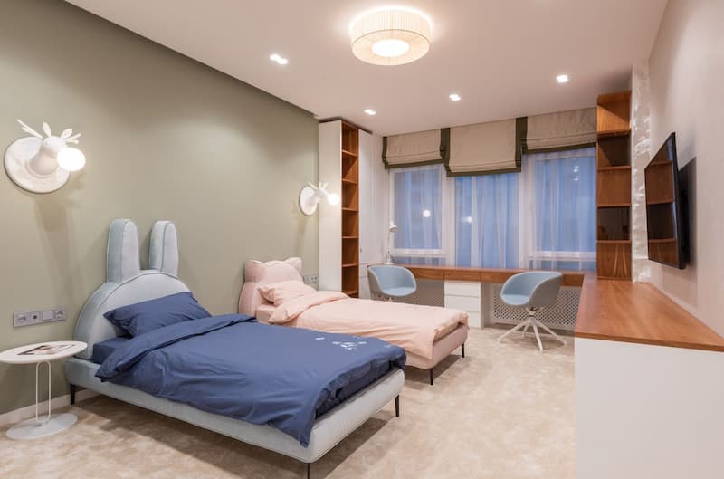Une chambre pour enfants avec des appliques stylées