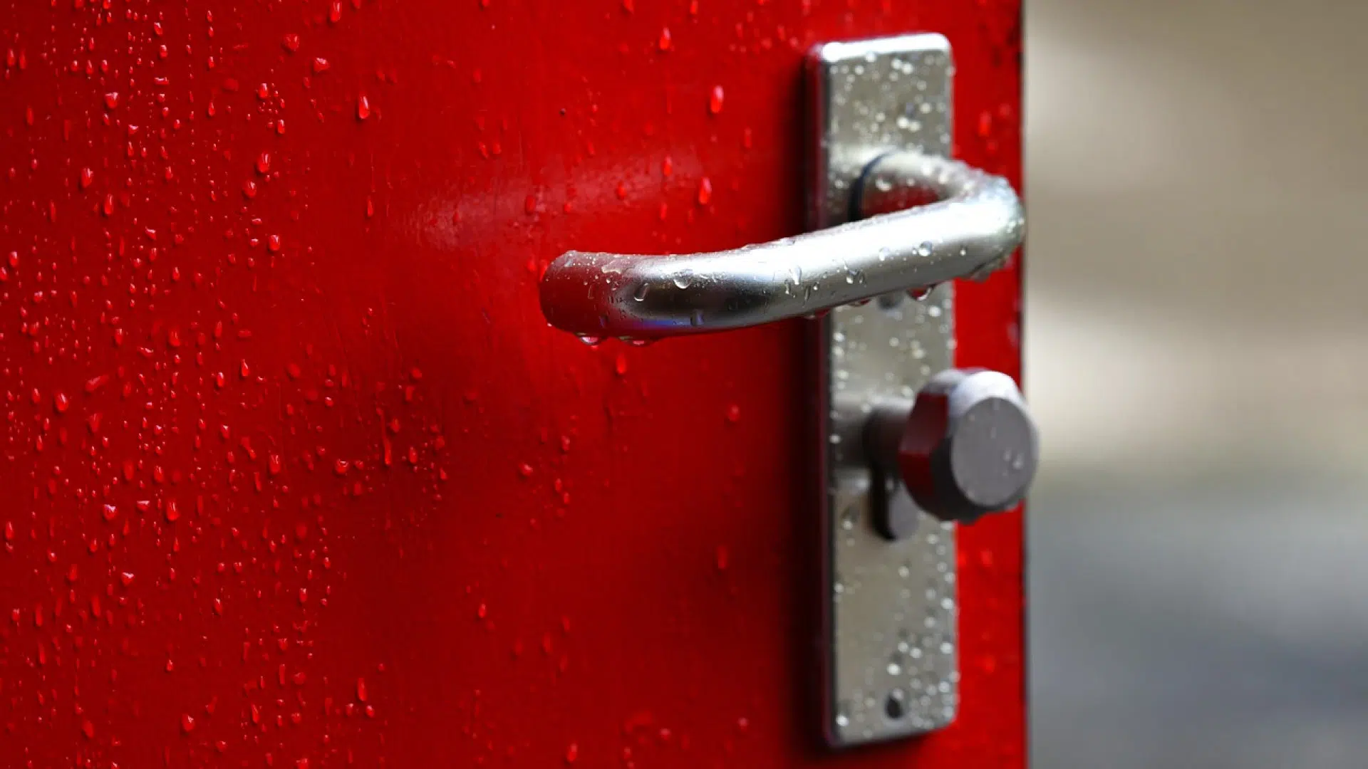 Astuces pour ouvrir une porte claquée