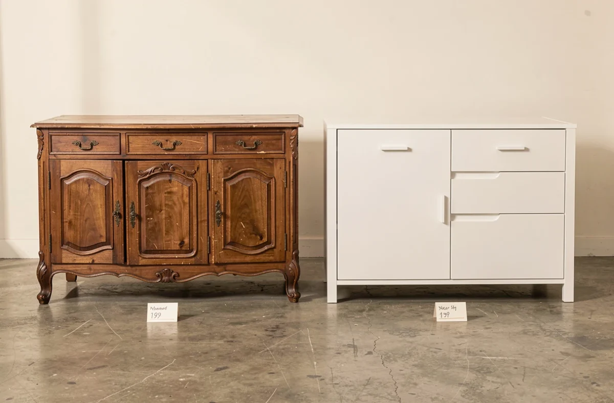 Comparaison côte à côte d'un buffet ancien Emmaüs et d'un buffet IKEA d'occasion