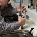Fuite d’eau : pourquoi faire appel à un plombier professionnel ?