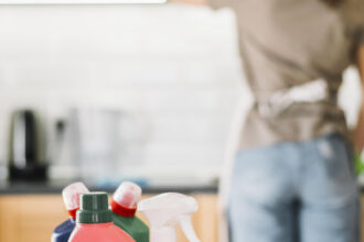 Ménage à domicile à Bordeaux : et si déléguer était la meilleure façon de prendre soin de son intérieur ?