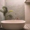 Pourquoi faut-il engager un professionnel pour installer une salle de bain ?