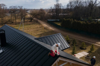 Rénovation de toiture : optez pour les gouttières en alu