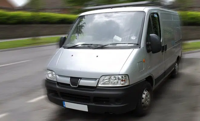 Transport de meubles : pourquoi louer un véhicule utilitaire avec chauffeur ?