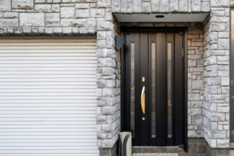 Volets roulants, battants ou coulissants : comment choisir selon son habitat ?